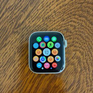 Apple Watch SE 40mm GPS Aluminum | Multiple Bands | Charger